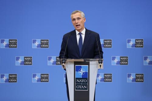 Послы Швеции и Финляндии передали генсеку НАТО Столтенбергу заявки своих стран на вступление в альянс