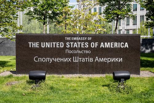 Блинкен сообщил о возобновлении работы американского посольства в Киеве