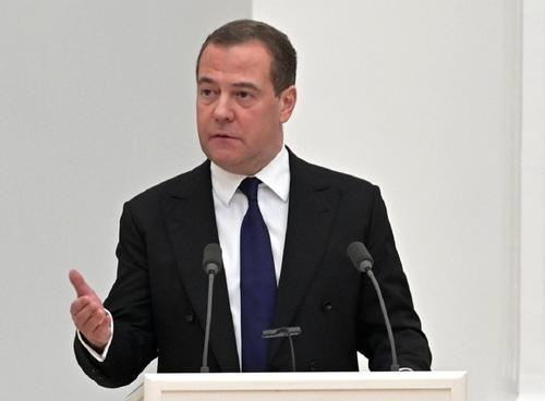 Медведев провел переговоры с президентом Намибии Гейнго