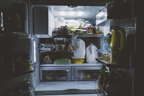Телеведущий Малоземов заявил, что больше всего электроэнергии дома расходует холодильник