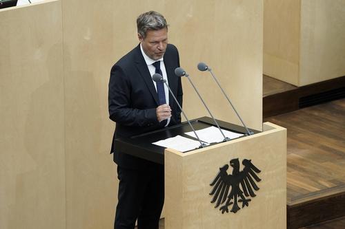 Немецкий министр экономики Хабек: в Германии готовы поддержать эмбарго на российскую нефть в Евросоюз без участия Венгрии