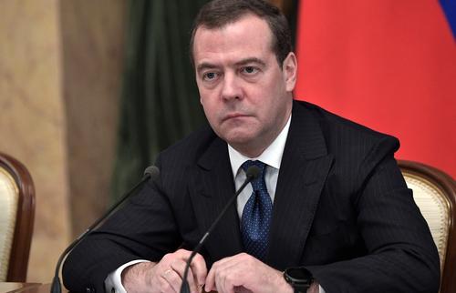 Медведев назвал идею о полной автономии Крыма в составе Украины в итальянском мирном плане «прямым хамством в адрес России»