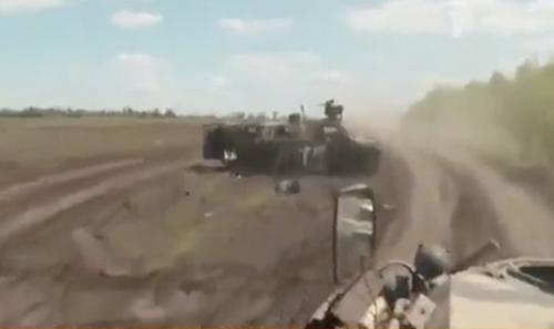 Австралийские бронетранспортёры горят ярче факела на украинских полях сражений
