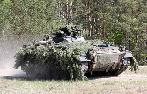 Глава литовского МИД Ландсбергис заявил, что в НАТО нет никаких неформальных договоренностей о запрете поставок Киеву бронетехники