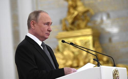 Официальный представитель Кремля Песков сообщил о переносе ежегодной прямой линии президента России