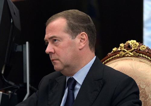 Медведев заявил, что власти США воспринимают книгу Оруэлла «Скотный двор» как руководство к действию