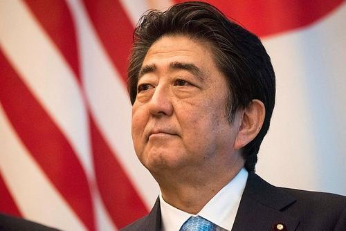 Похороны бывшего японского премьера пройдут с почестями этой осенью
