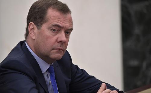 Медведев: НАТО создает угрозу мирового конфликта, приближаясь к границам РФ 