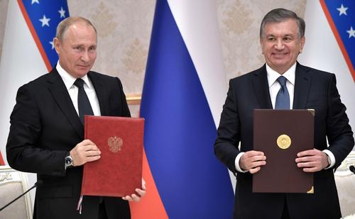 Путин наградил президента Узбекистана Мирзиёева орденом Александра Невского 