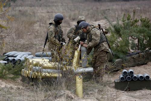 Помощник главы МВД ЛНР Киселев предположил, что армия Украины ждет команды из США для удара ракетами дальностью 300 км