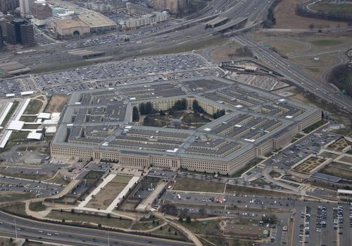 Бывший советник министра обороны США Макгрегор заявил, что средства, выделяемые США на поддержку Киева, остаются в Пентагоне 