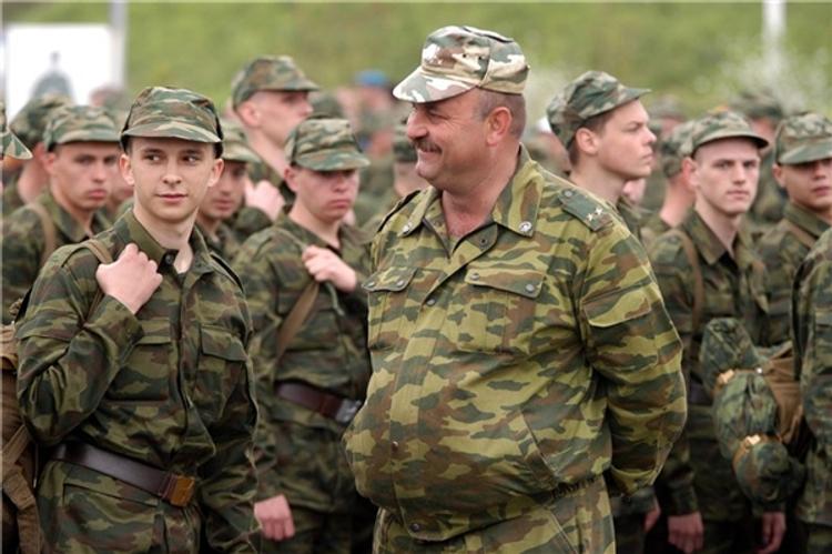Число призывников и контрактников к концу года уровняют