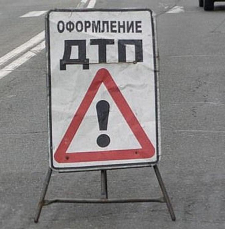 На Ленинградском шоссе столкнулись фура и автобус