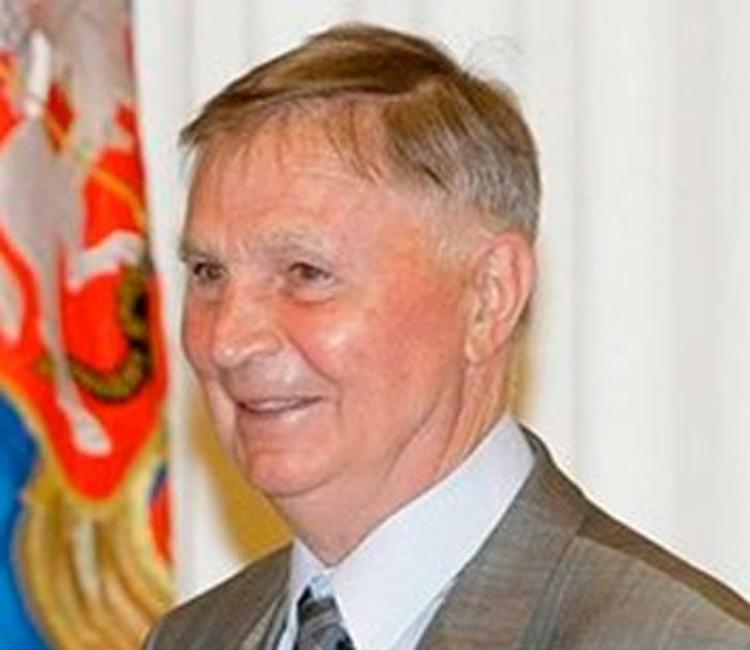 Легенда советского хоккея Виктор Тихонов прикован к постели