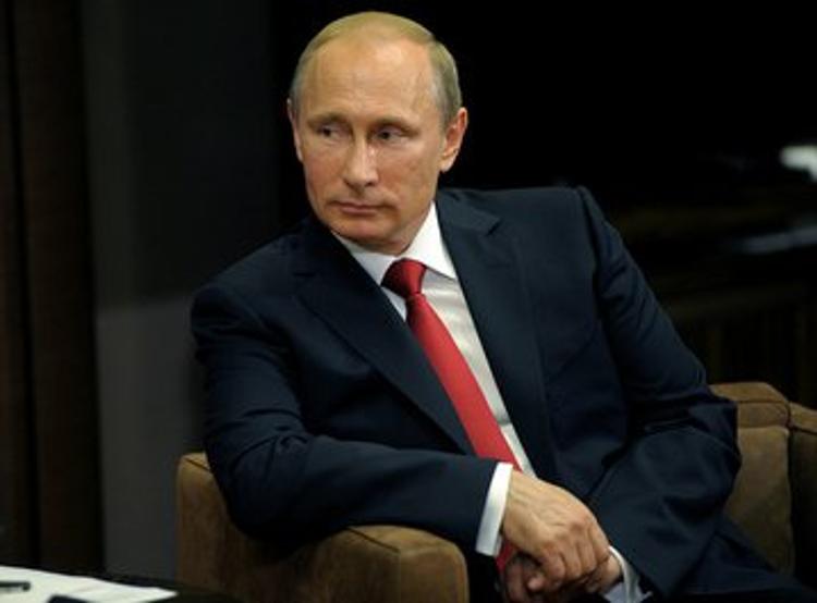 Владимир Путин получает зарплату на карточку два раза в месяц