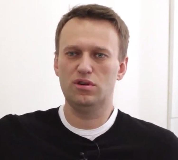 Сенатор с женой подал иск к Навальному на 10 млн рублей