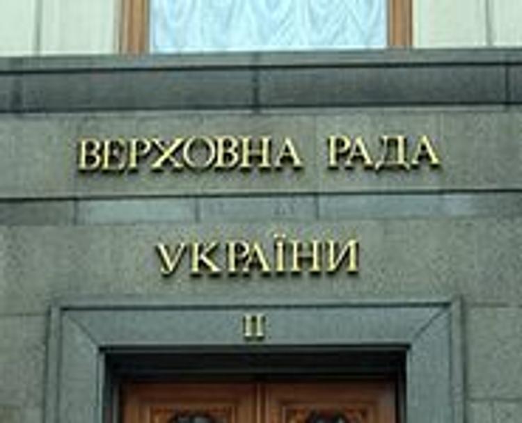 В Киеве протестующие аграрии устроили похороны свиньи около Верховной рады