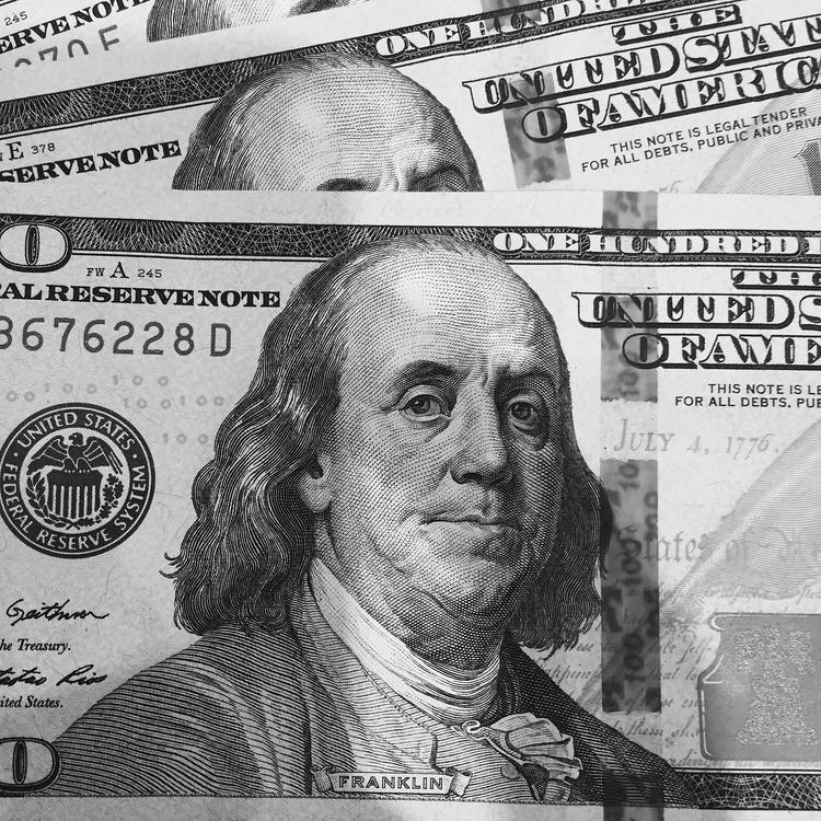 Bloomberg: в 2016 году доллар совершит резкий скачок