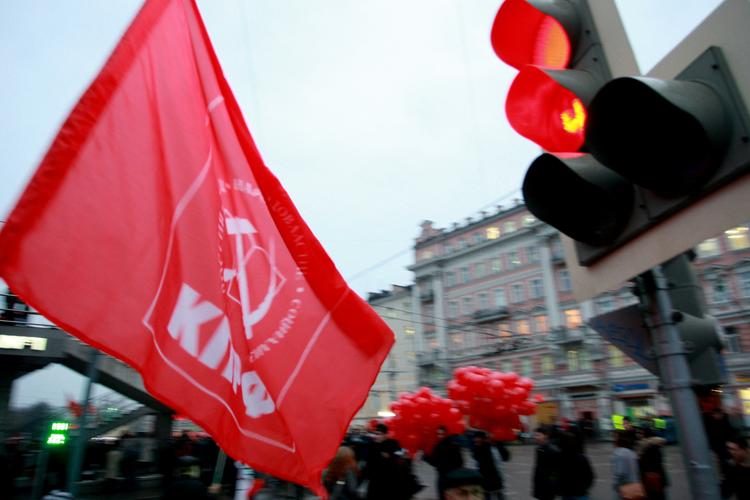 КПРФ предлагает запретить женам высокопоставленных чиновников вести бизнес