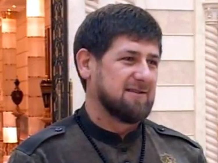 Кадырову раньше несли деньги чемоданами, а теперь никто не предлагает