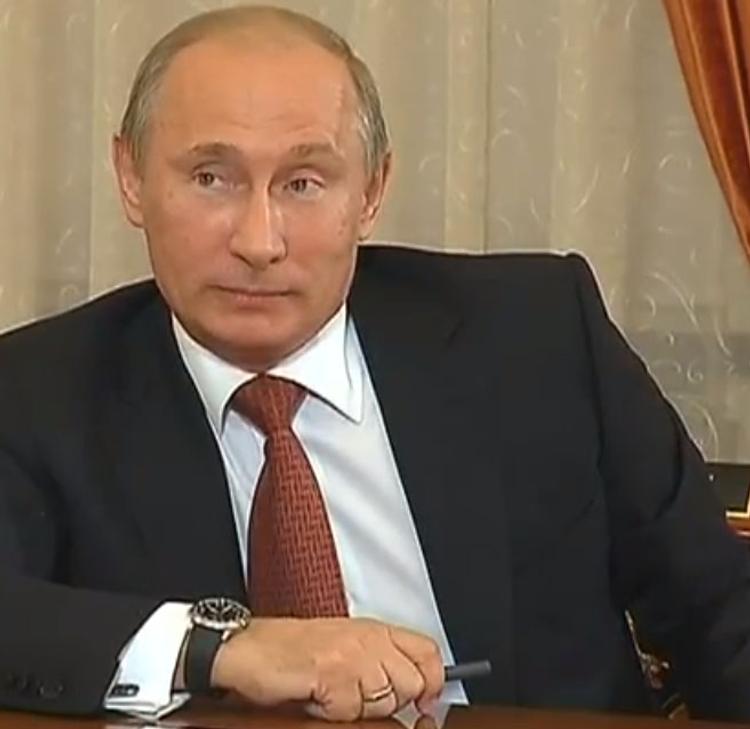 Путин начал выступление в Госдуме с минуты молчания