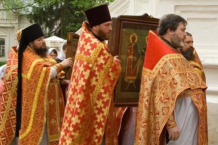 В Златоусте инспекторов ГИБДД усилили священниками