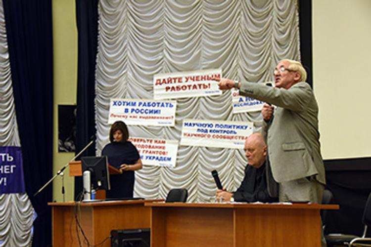 Профсоюз РАН провел акцию "Неделя протеста"