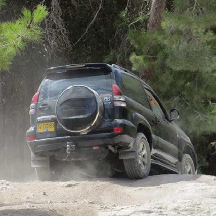 Саратовскую студентку изнасиловал попросивший подсказать дорогу водитель Land Cruiser