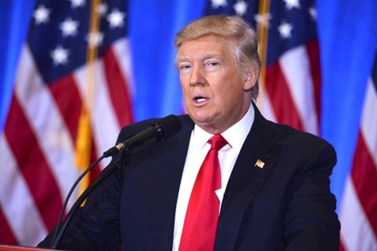 Обвинявшая Трампа в домогательствах американка подала на него в суд