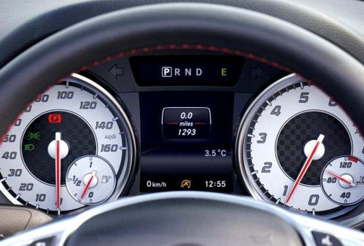 Автомобиль перевернулся пять раз. но водитель выжил (ВИДЕО)