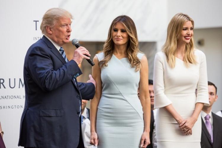 Стильные наряды Меланьи и Иванки Трамп на инаугурации произвели фурор в соцсетях
