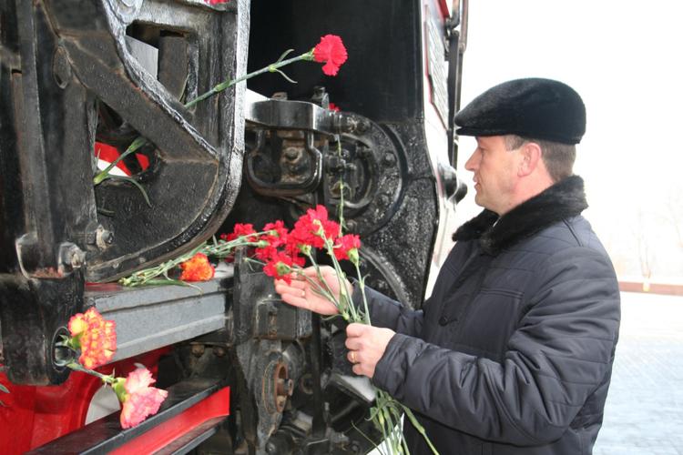 На железнодорожном вокзале Волгограда отметили 74-летие Сталинградской битвы