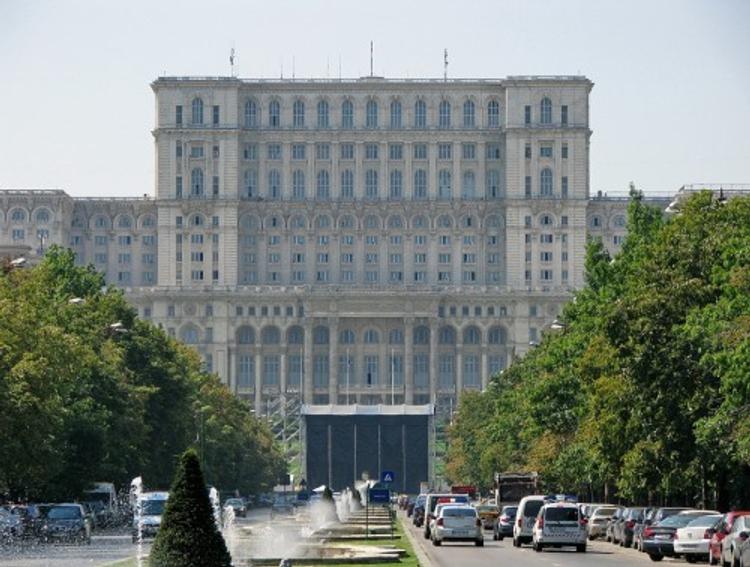 В Румынии отменен указ, вызвавший политический кризис