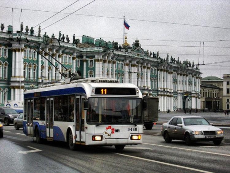 Весь городской транспорт Петербурга до конца дня будет бесплатным