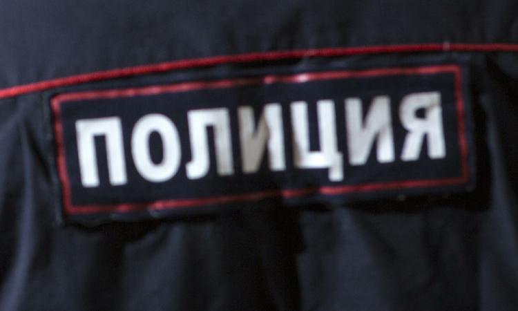 Перед Московским вокзалом в Петербурге собралась гигантская очередь