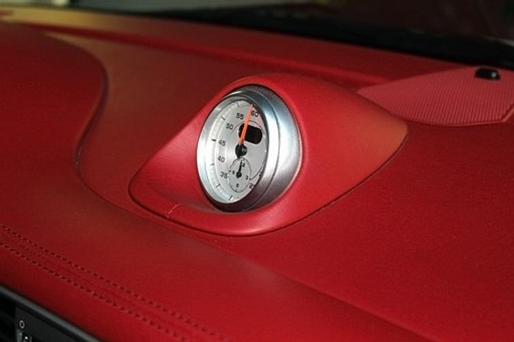 Дочь депутата Госдумы пожаловалась, что для ее Porsche в Саратове нет дорог
