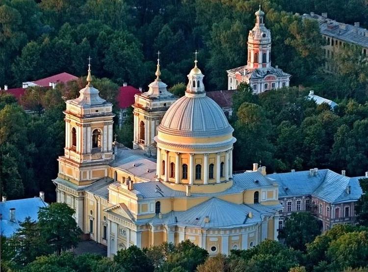 Экскурсии по Александро-Невской Лавре в Петербурге начнутся уже летом