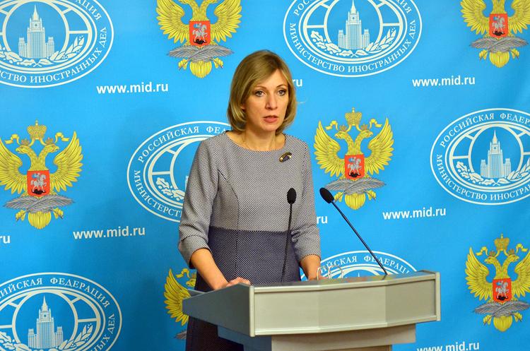Захарова высказалась о демонстрации в сенате США фото Путина и Симоньян