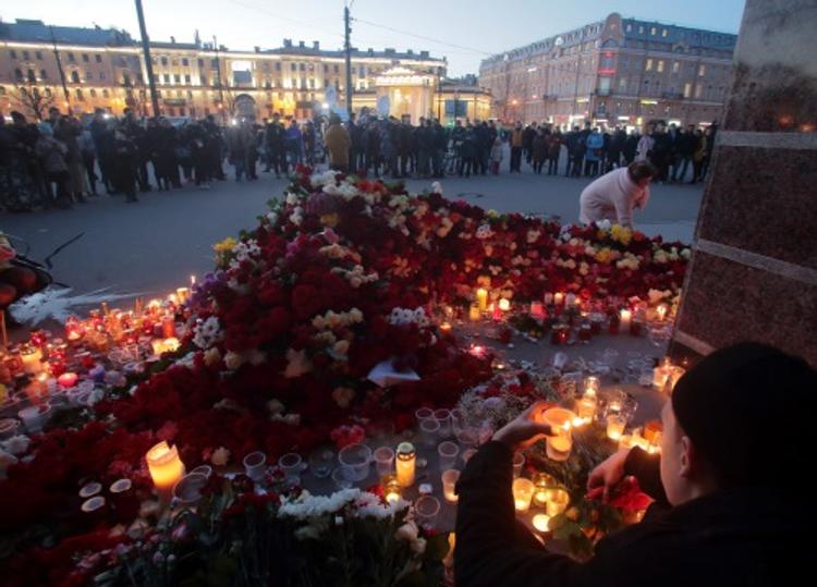 Волонтеры нашли в Петербурге женщину, которая спасала раненых в метро (ВИДЕО)