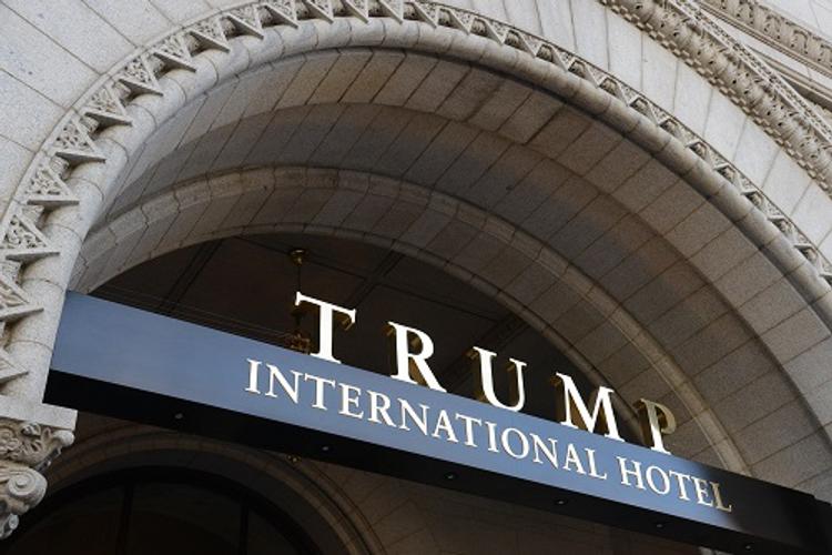Прошу на выход: Трамп-младший напомнил звездам, что они грозились уехать из США