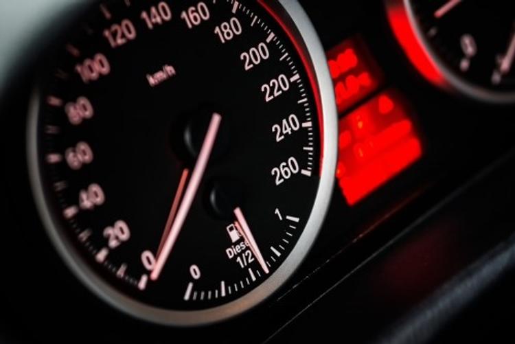 Во Львове иномарка врезалась в толпу, есть жертва