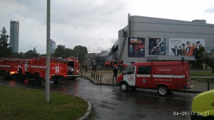 Екатеринбургский кинотеатр "Космос" попытались сжечь