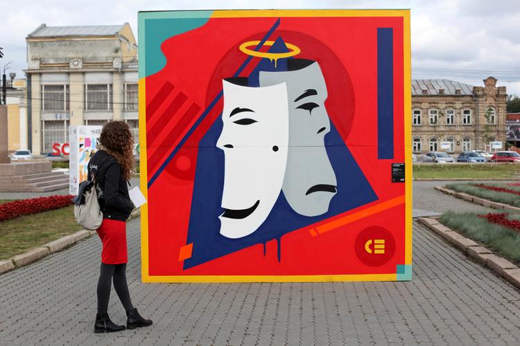 На Кировке открылась зеркальная экспозиция «30 граней тебя»