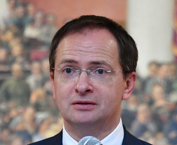 Большинство членов ВАК проголосовали за лишение Мединского ученой степени