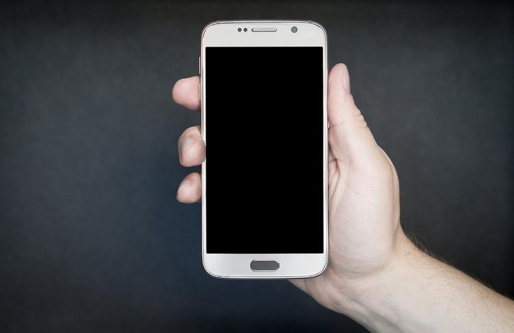 Людей, стоящих на морозе за iPhone X, обогреют