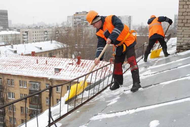 Контролировать очистку крыш от снега в Москве будут с помощью видеокамер