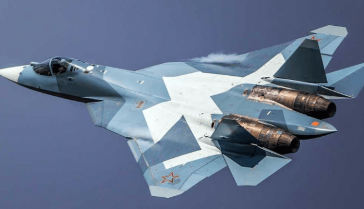 Истребитель пятого поколения Су-57 совершил первый полет с двигателем 2-го этапа