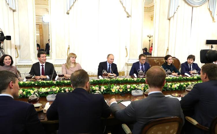 Путин переносит простуду «на ногах»