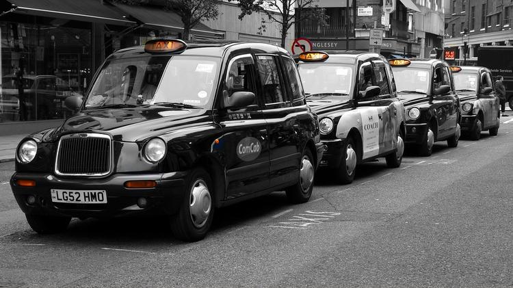 Разобранный автомобиль каршеринга нашли в поле под Москвой