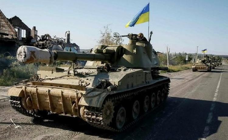 Танки украинских силовиков теперь стоят в детском лагере в Луганской области